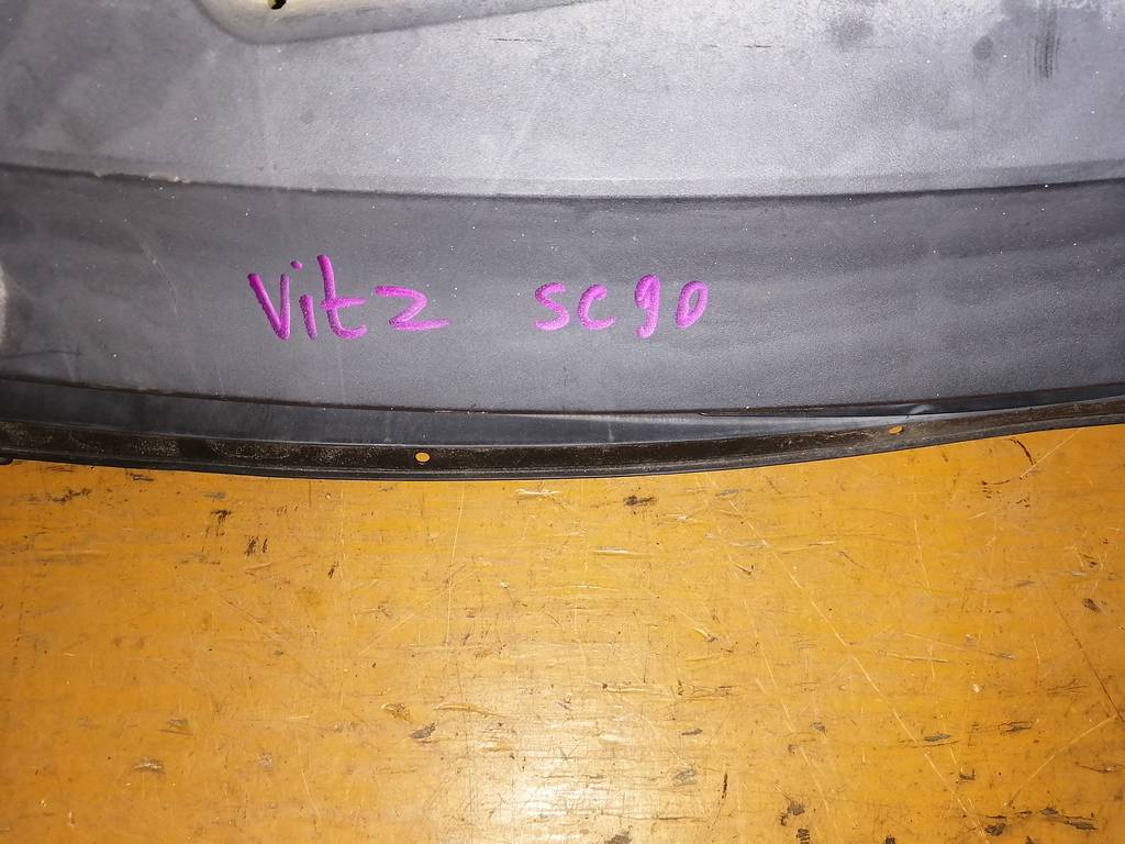 жабо Toyota Vitz