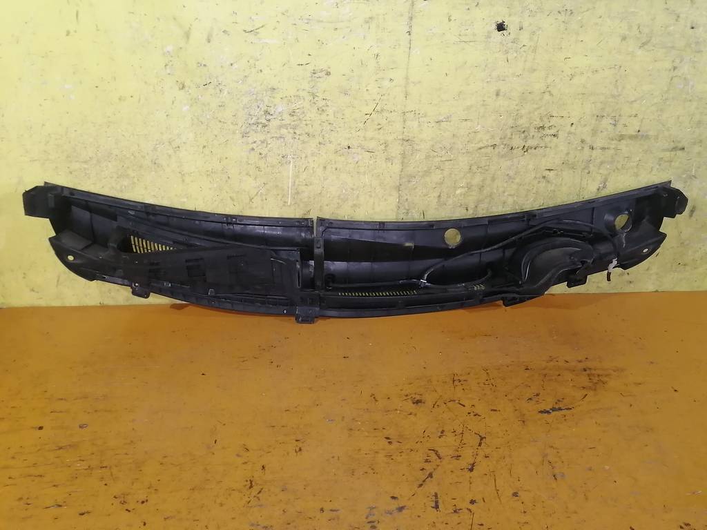 жабо Toyota Vitz
