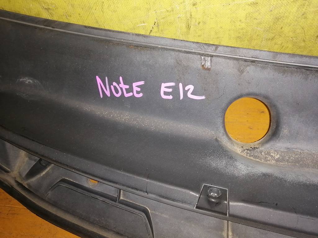 жабо Nissan Note