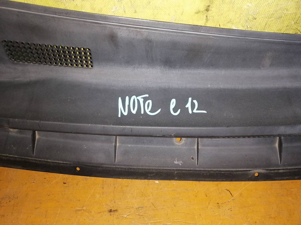 жабо Nissan Note