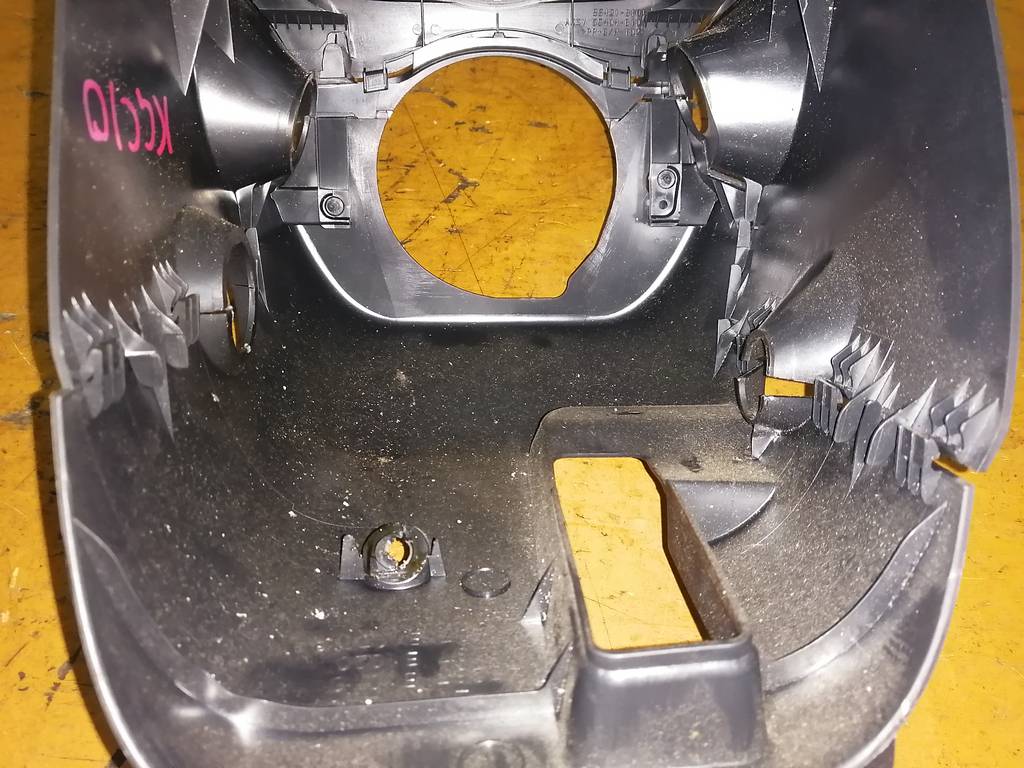 кожух рулевой колонки Toyota Passo