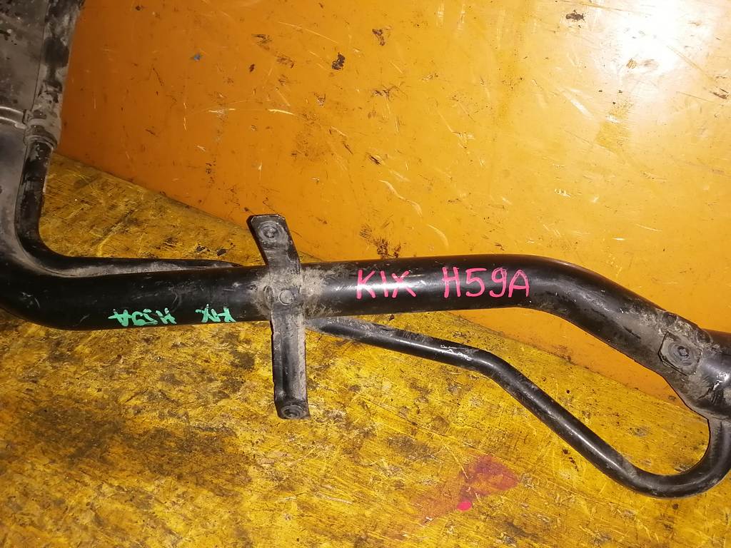 заливная горловина топливного бака Nissan KIX