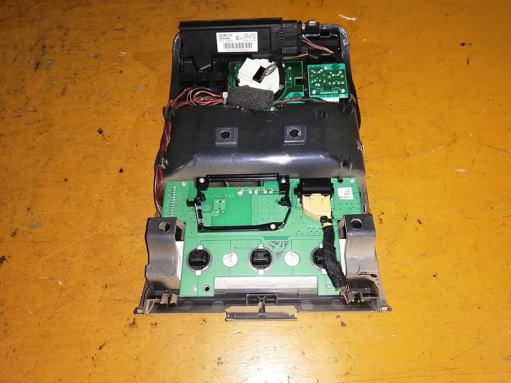 плафон салонный Porsche Cayenne