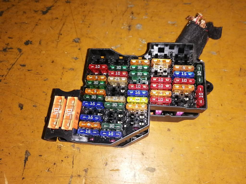 блок предохранителей Porsche Cayenne