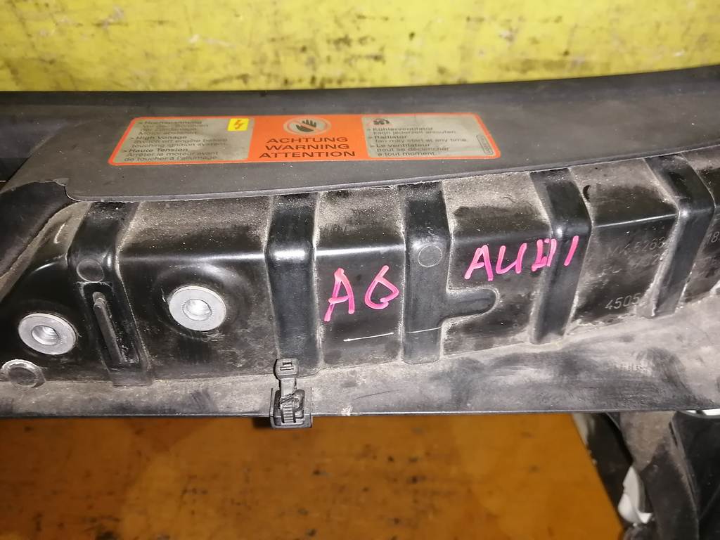 рамка радиатора Audi A6