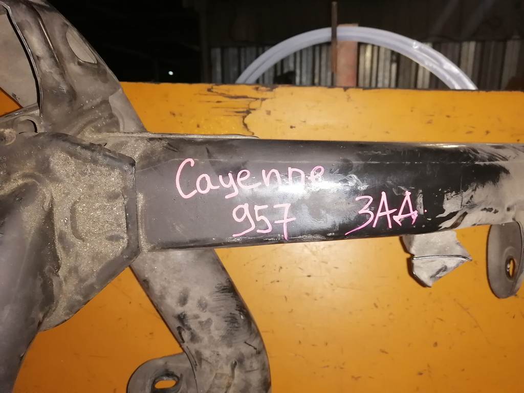 балка Porsche Cayenne