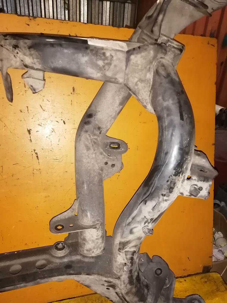 балка Porsche Cayenne