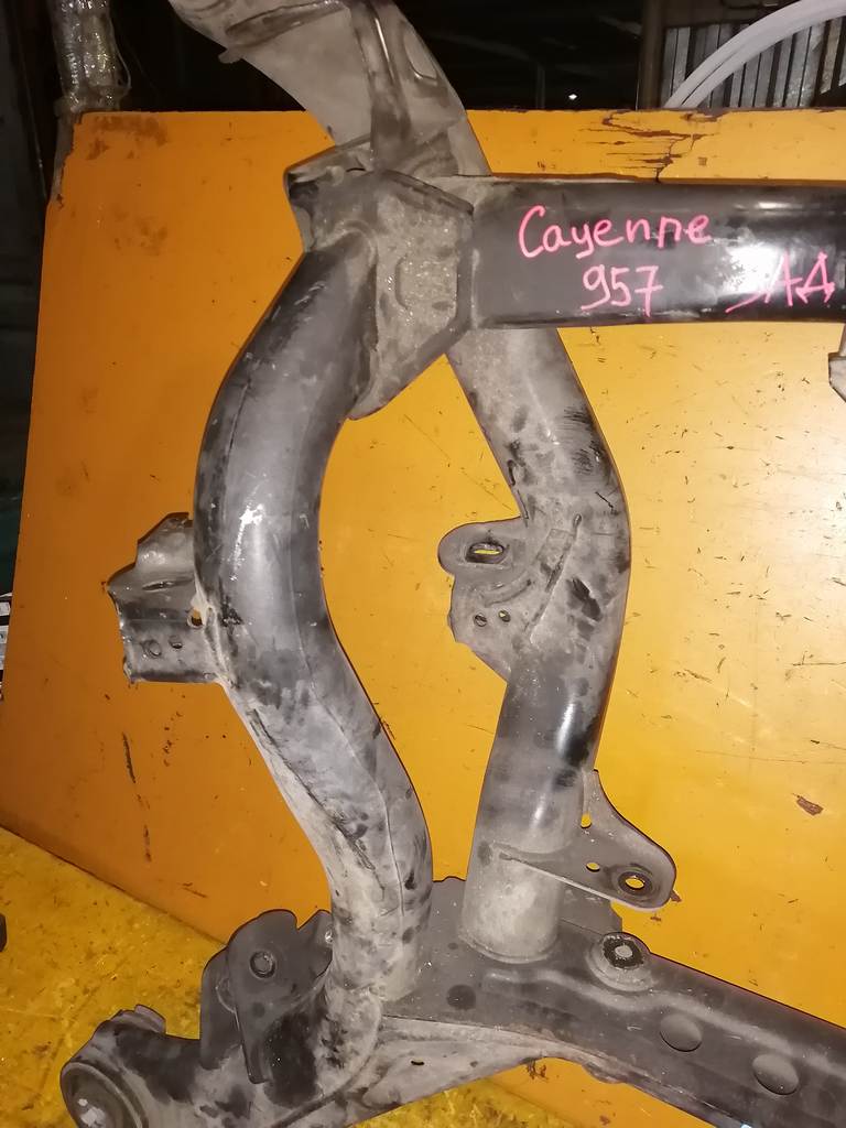 балка Porsche Cayenne