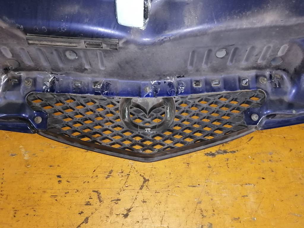 капот Mazda Demio