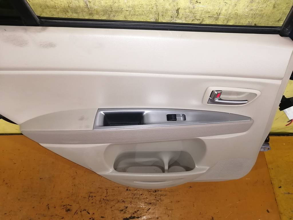 дверь Mazda Demio