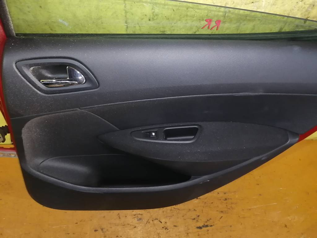 дверь Peugeot 308