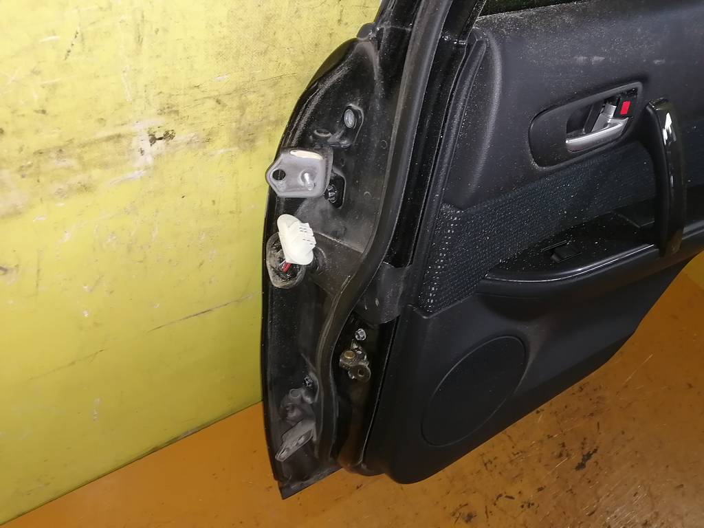 дверь Mazda Atenza
