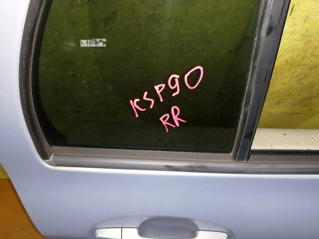 дверь Toyota Vitz