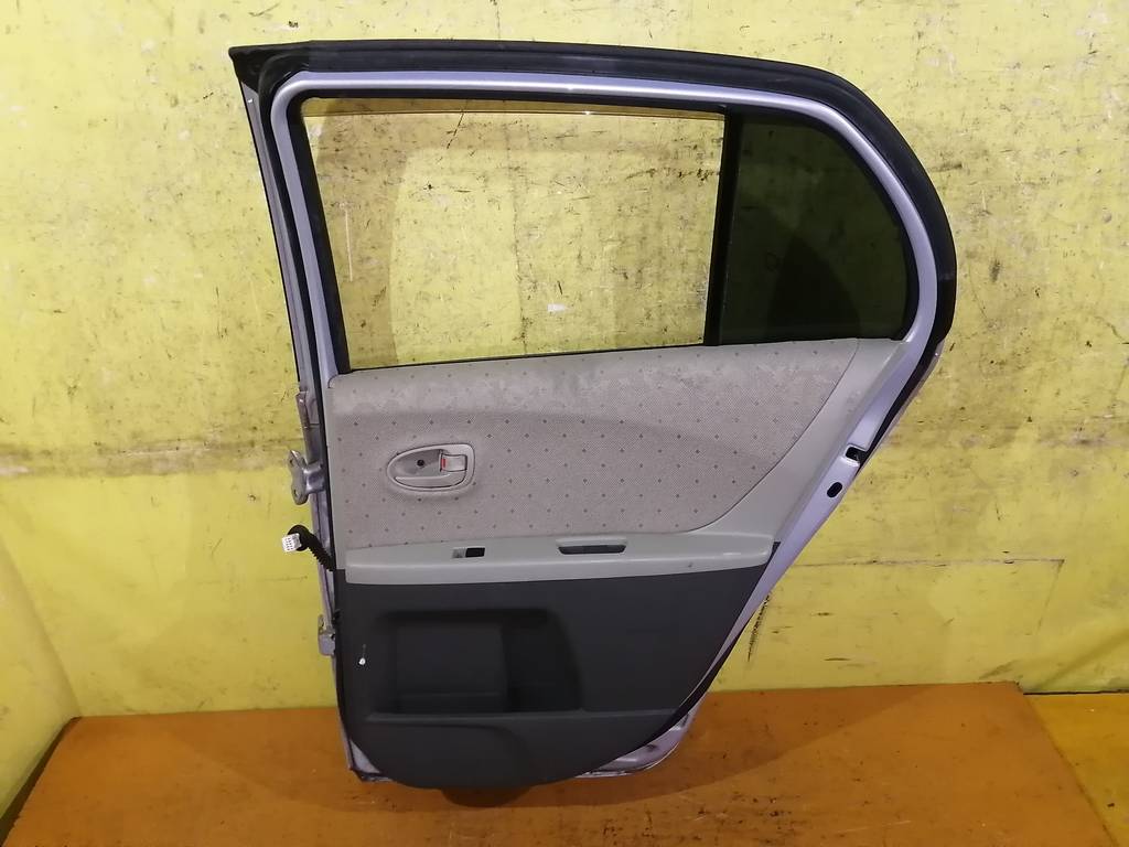 дверь Toyota Vitz