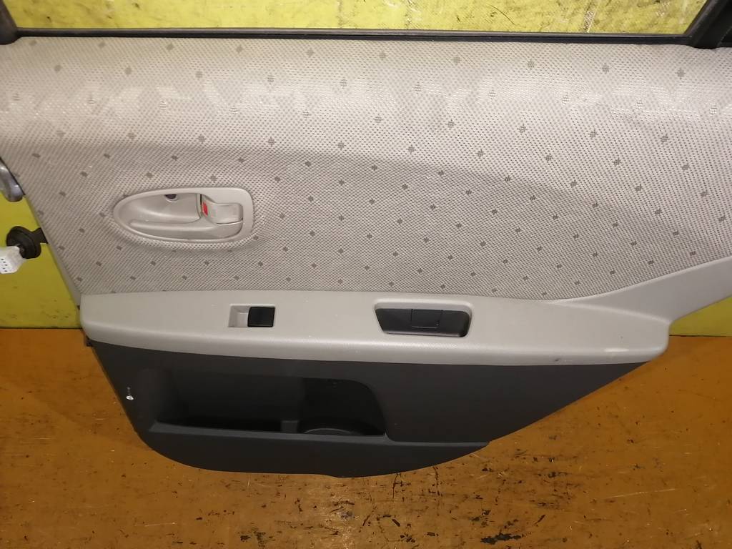 дверь Toyota Vitz