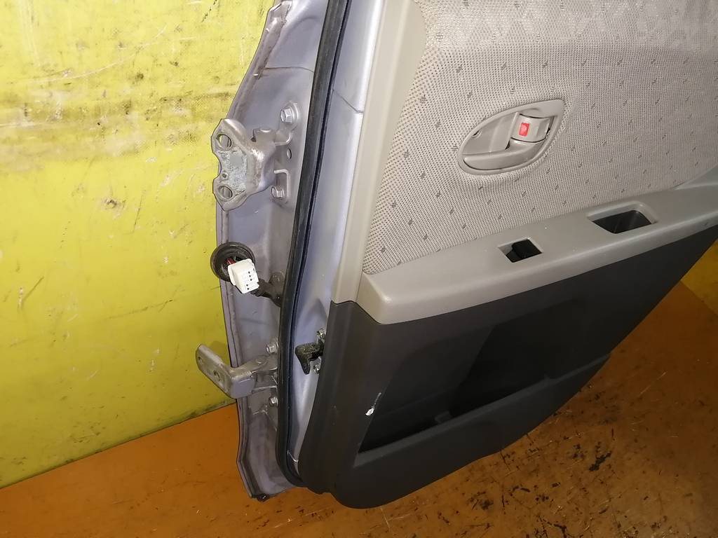 дверь Toyota Vitz