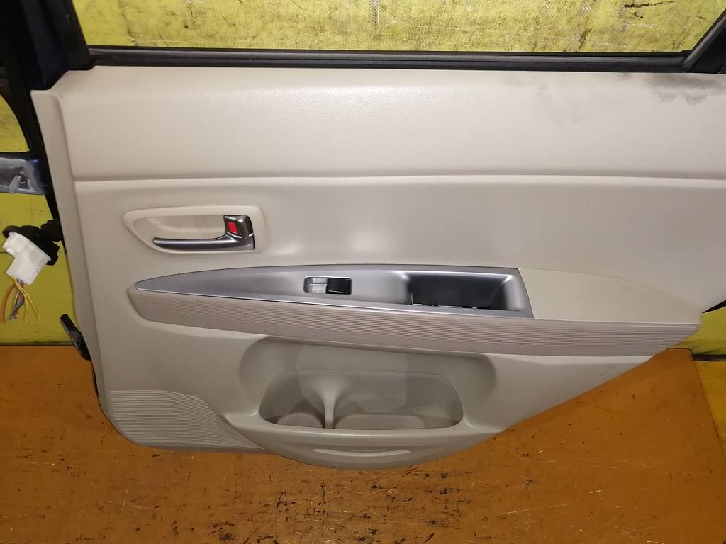 дверь Mazda Demio