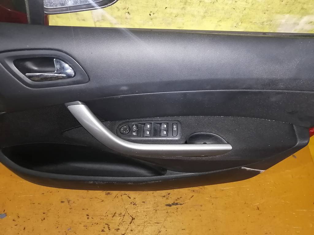 дверь Peugeot 308