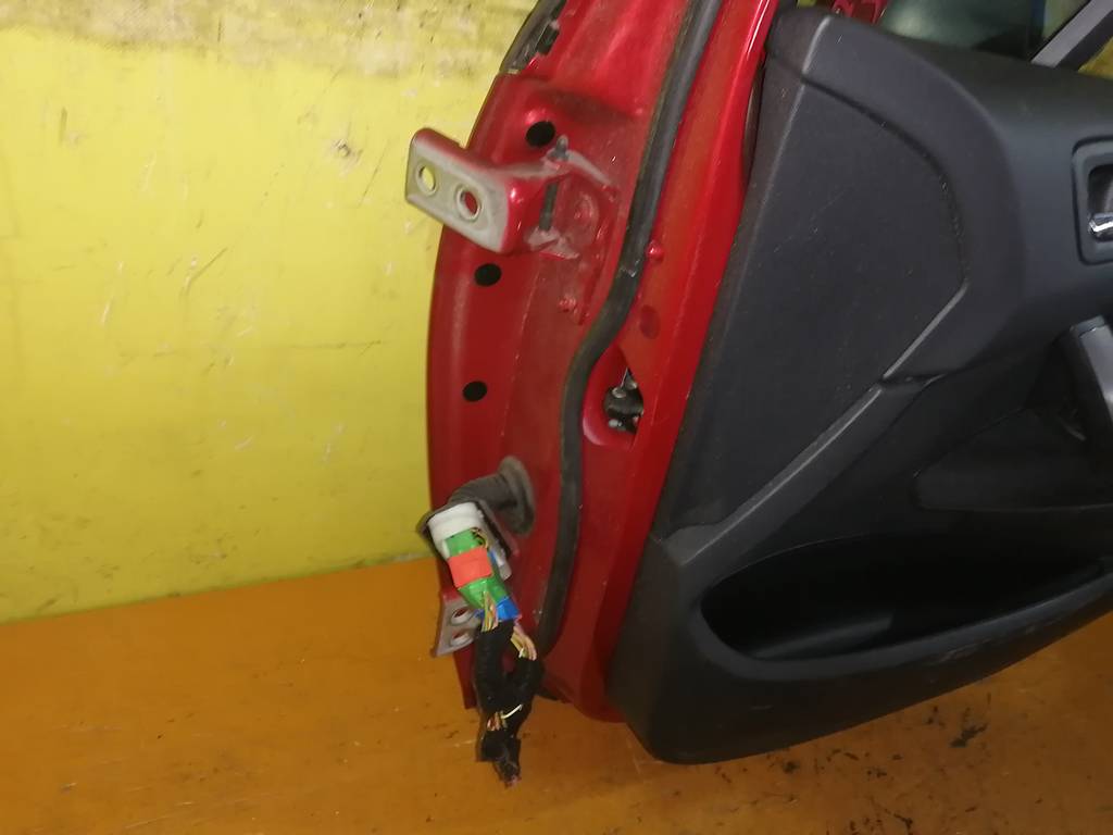 дверь Peugeot 308