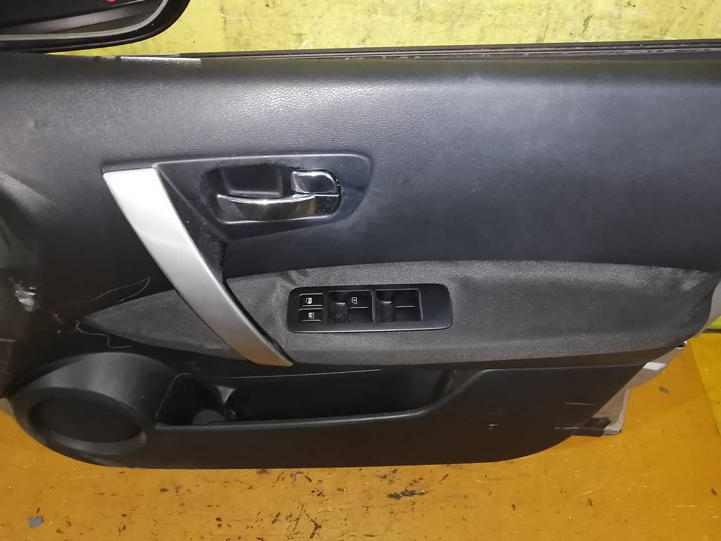 дверь Nissan Dualis