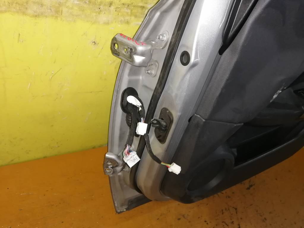 дверь Nissan Dualis