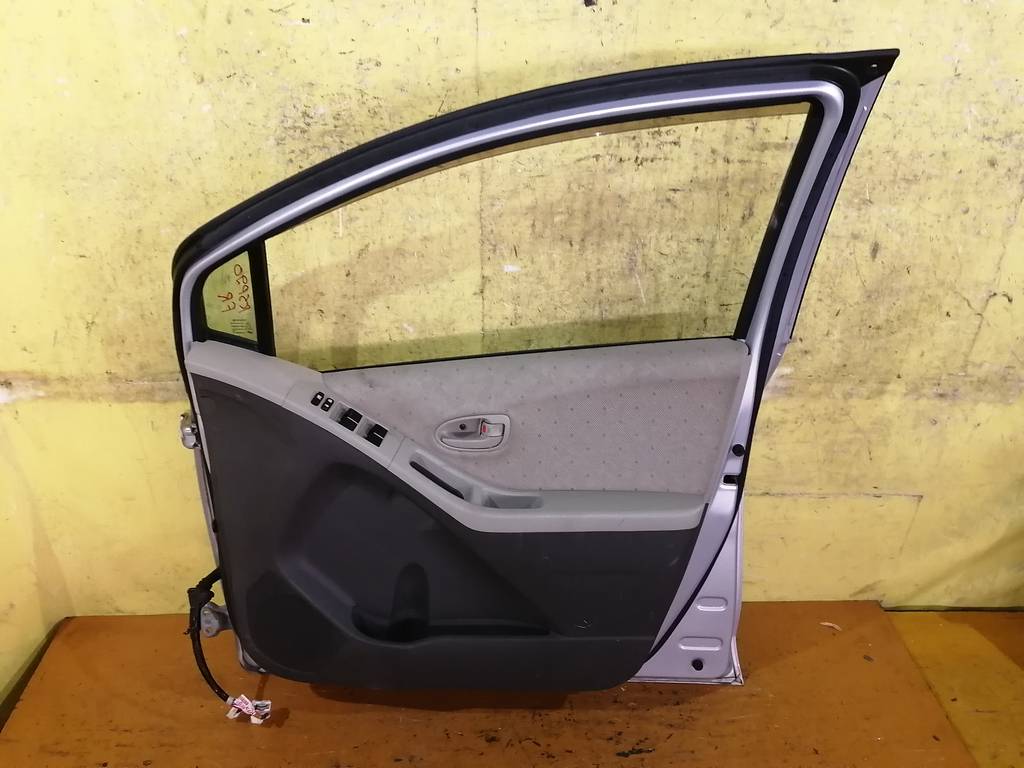 дверь Toyota Vitz