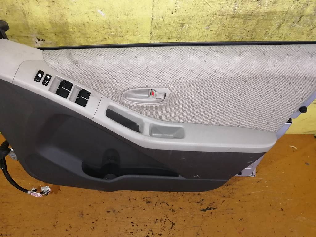 дверь Toyota Vitz