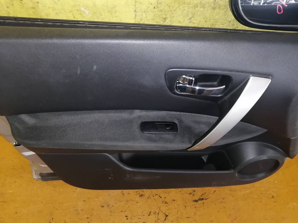 дверь Nissan Dualis