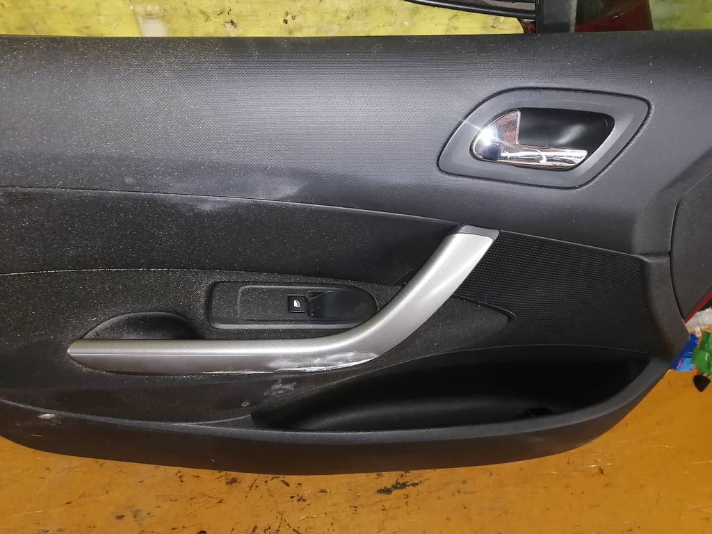 дверь Peugeot 308