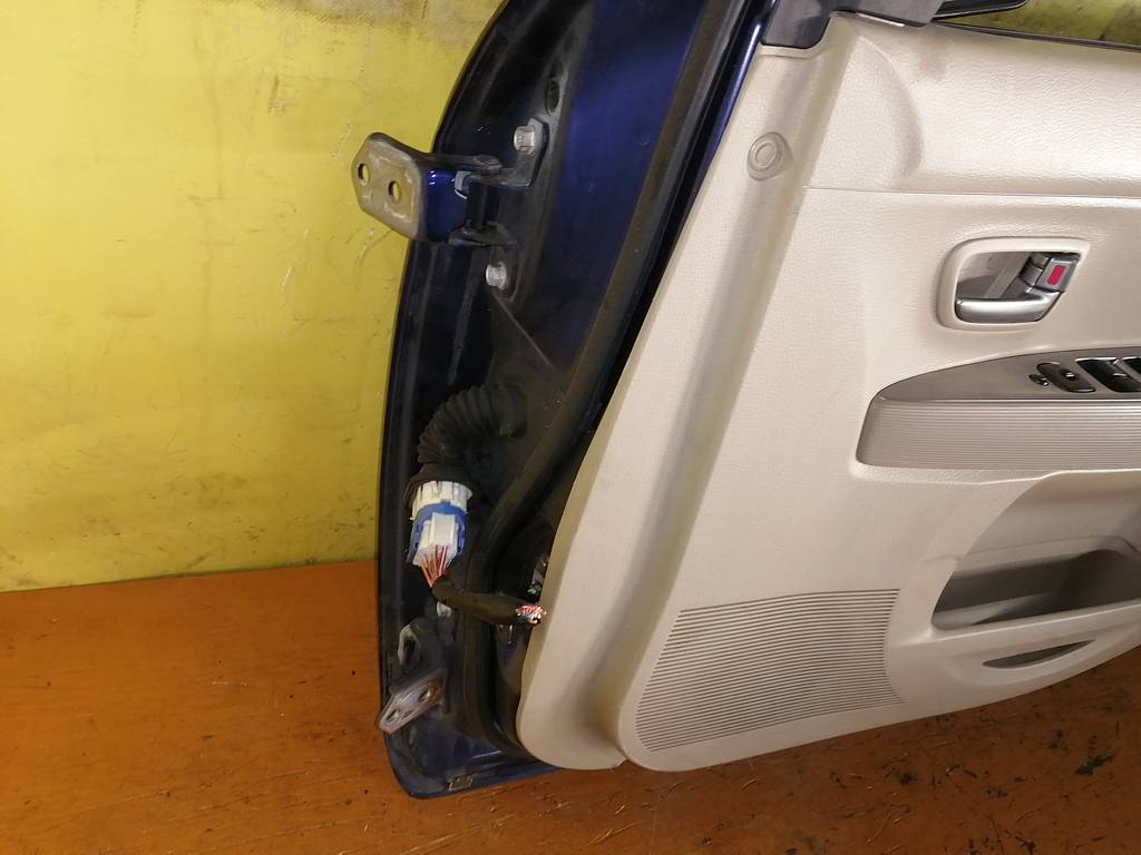 дверь Mazda Demio