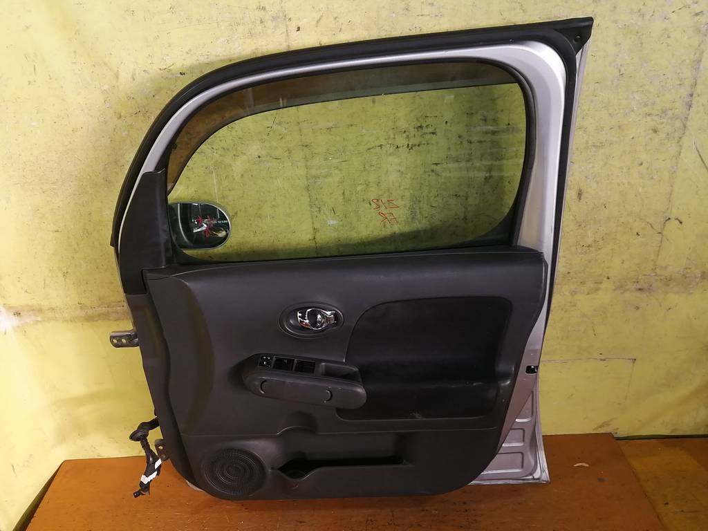 дверь Nissan Cube
