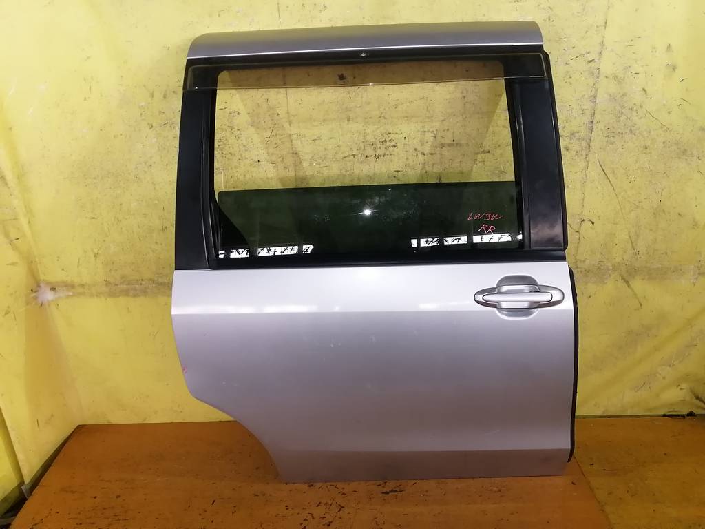 дверь Mazda MPV