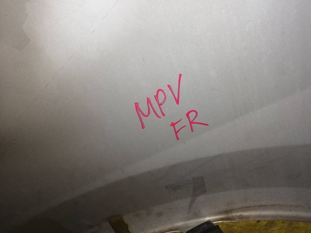 крыло Mazda MPV