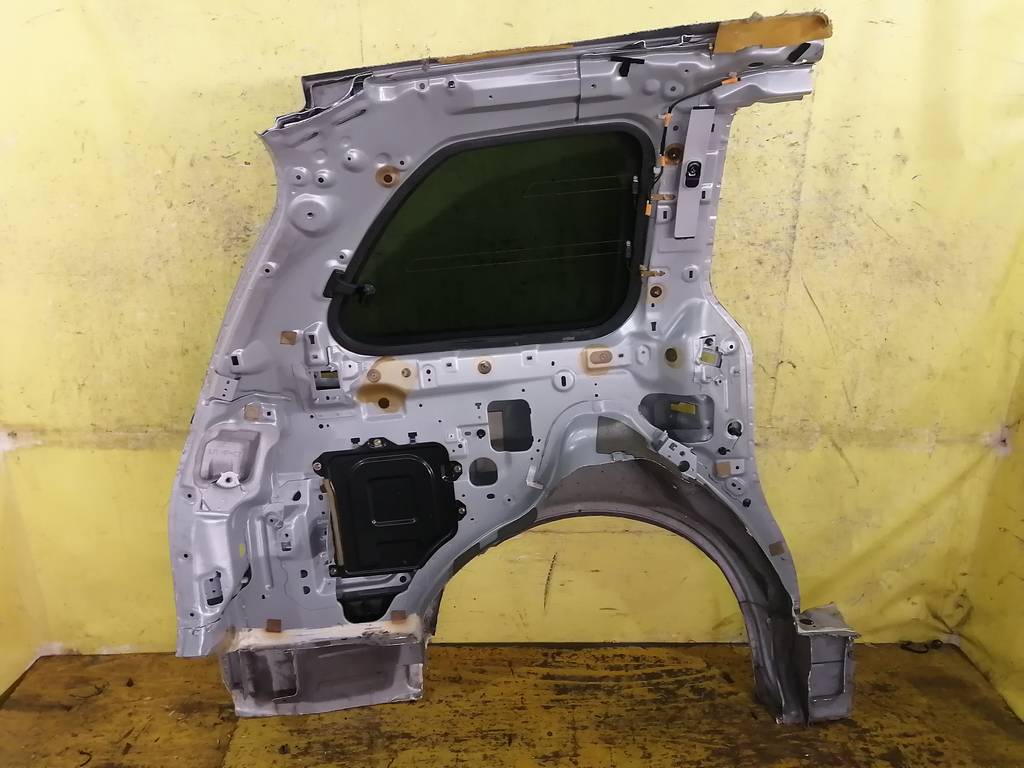крыло Mazda MPV