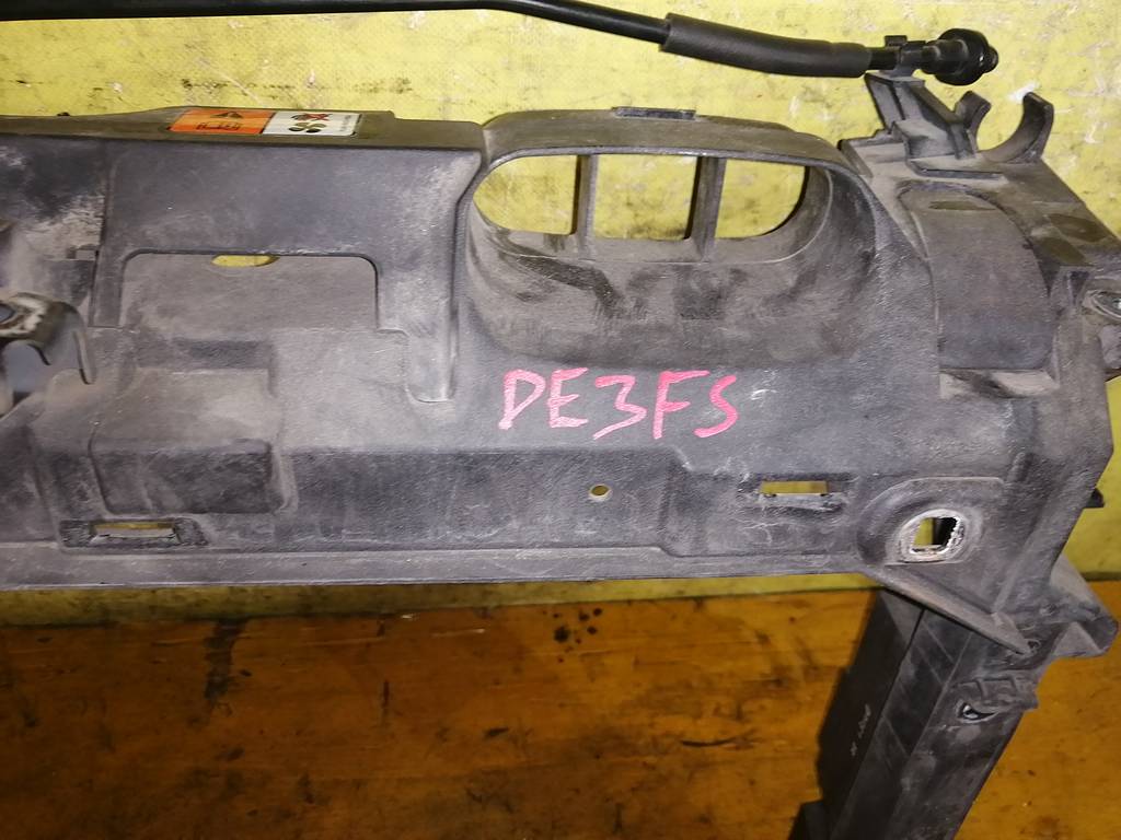 рамка радиатора Mazda Demio