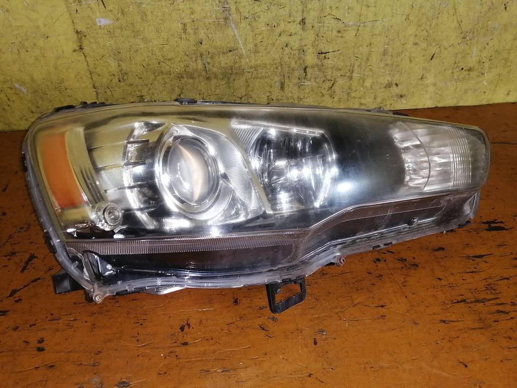 фара Mitsubishi Galant Fortis