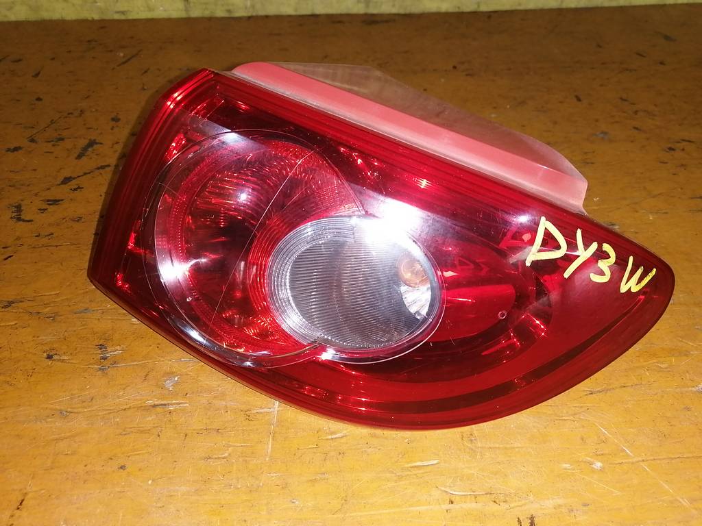 стоп-сигнал Mazda Demio