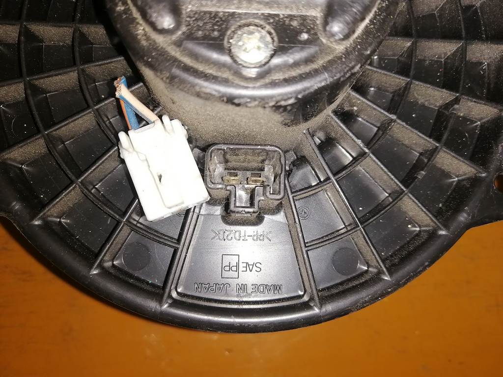 мотор печки Mazda Demio