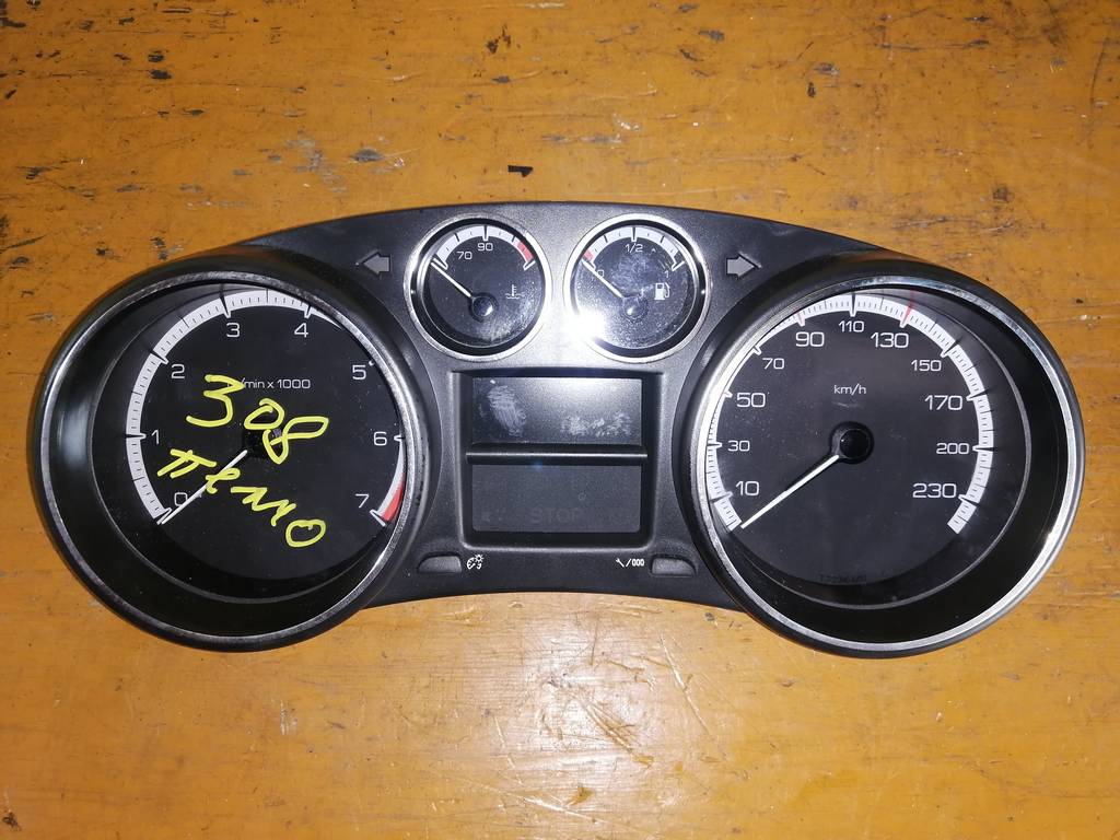 щиток приборов Peugeot 308