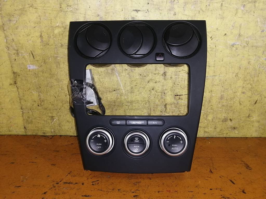 климат-контроль Mazda Atenza