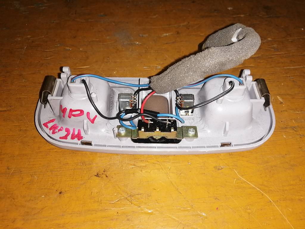 плафон салонный Mazda MPV
