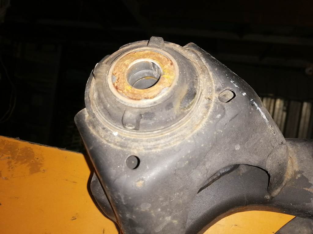 балка Mazda Atenza