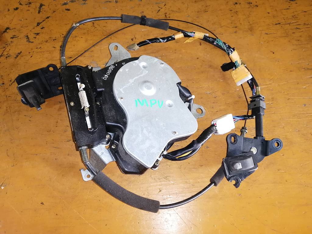 доводчик двери Mazda MPV