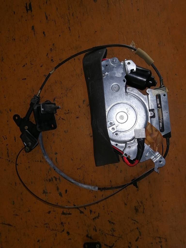 замок двери Mazda MPV