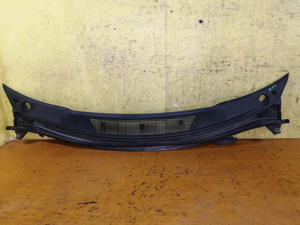 жабо Mazda MPV