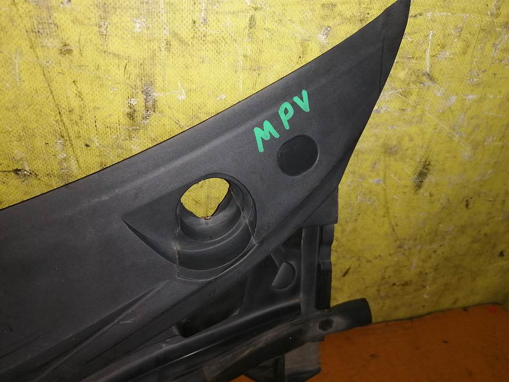 жабо Mazda MPV