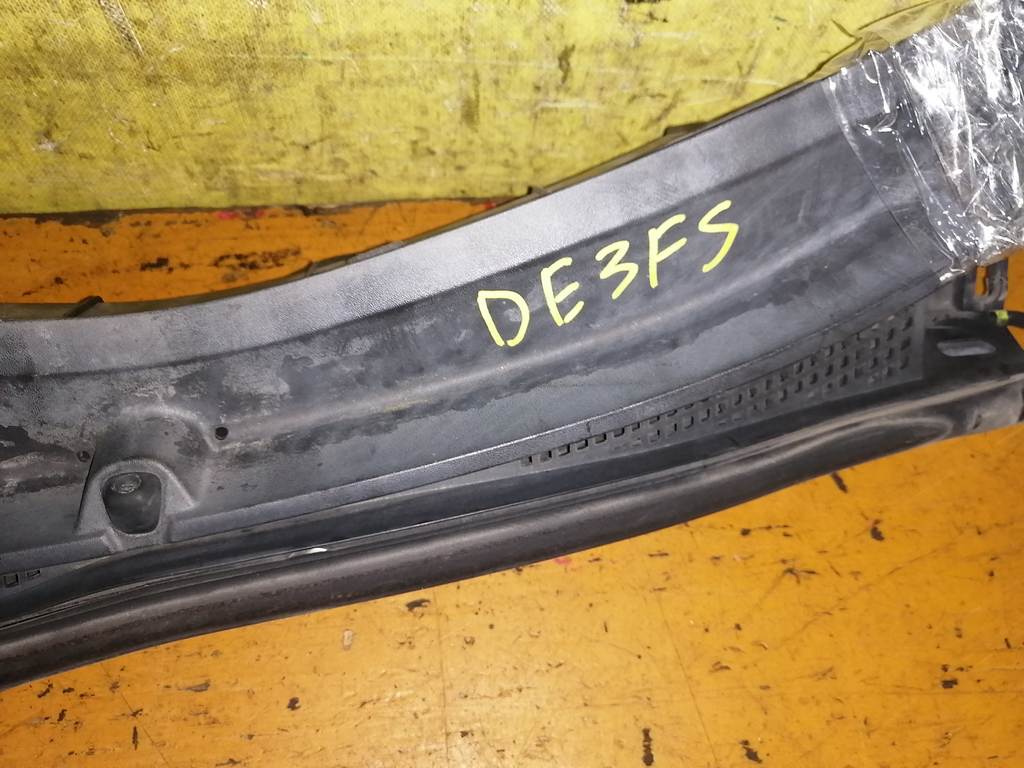 жабо Mazda Demio