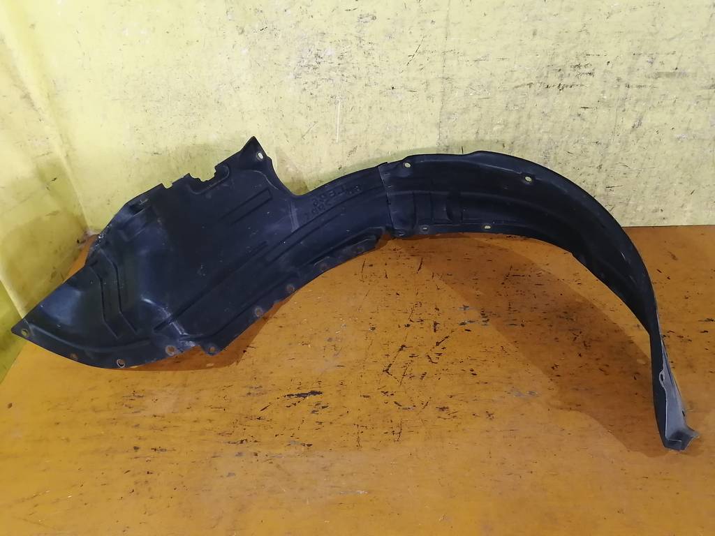 подкрылок Mazda MPV