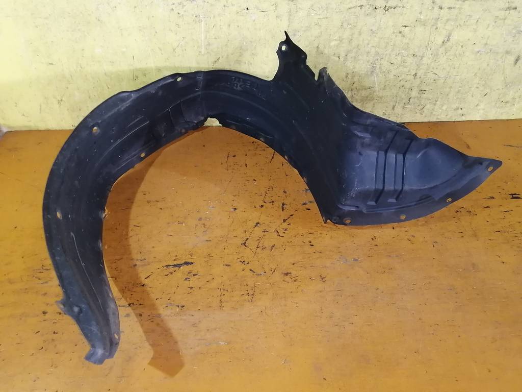 подкрылок Mazda MPV