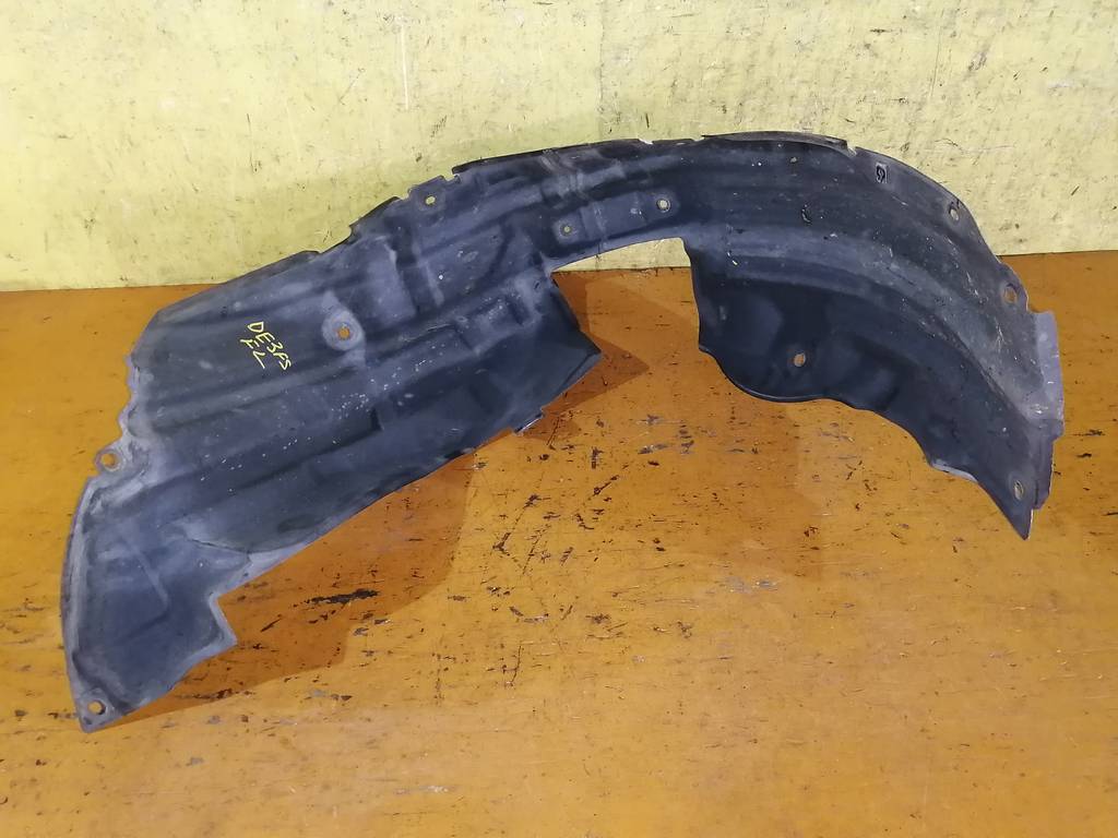 подкрылок Mazda Demio